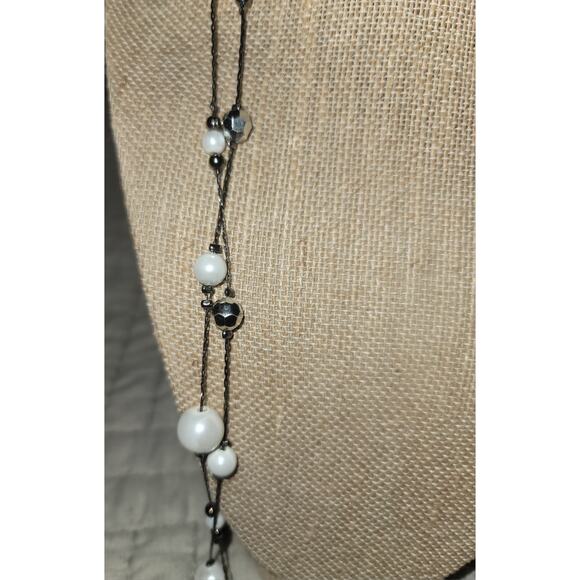 Faux Pearl and acrylic beaded necklace - Picture 3 of 3
